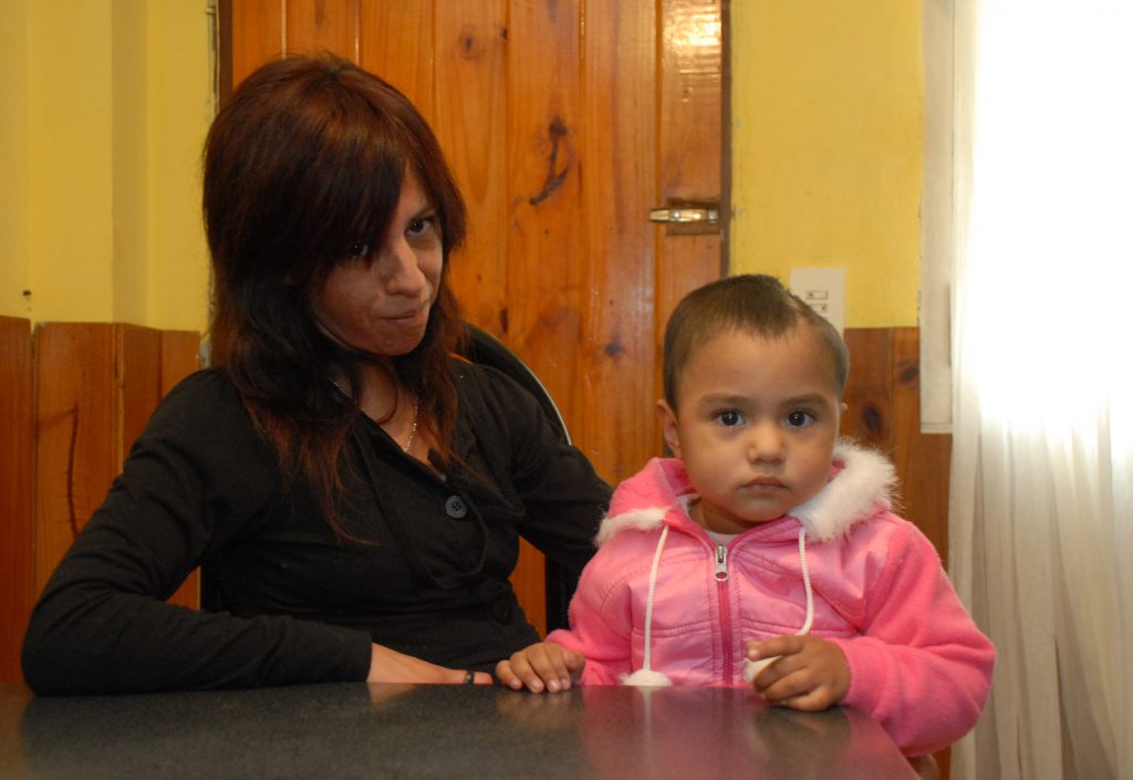Tania y su madre en 2009, tras el "milagro".