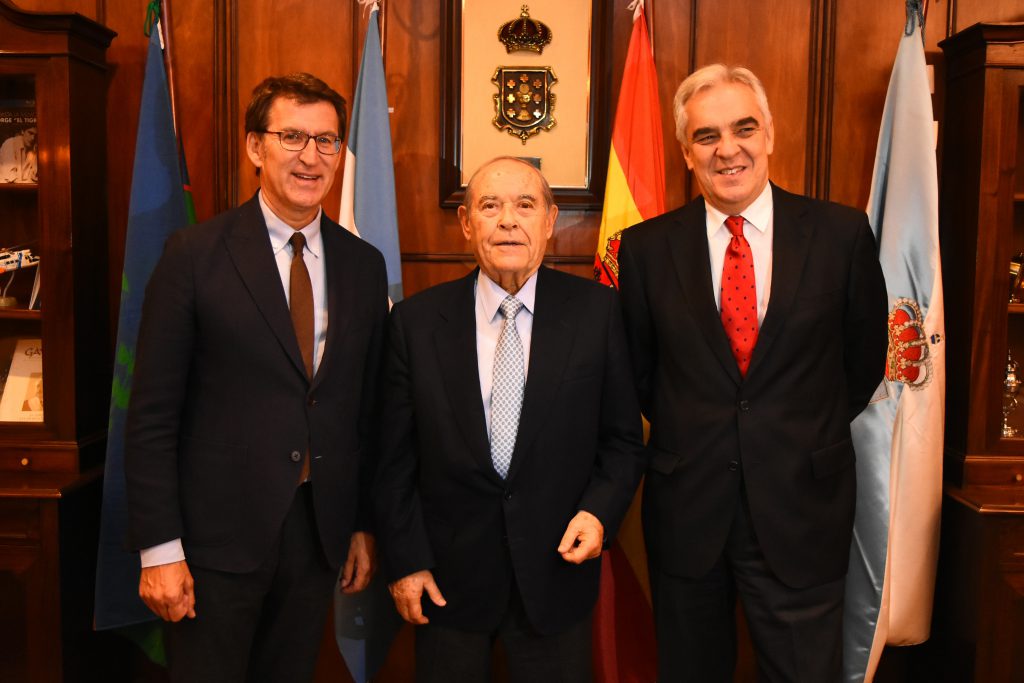 Feijóoo, Aldrey y el Embajador de España, Francisco Sandomingo Nuñez.
