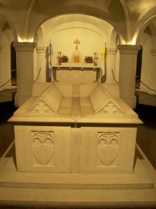 Las tumbas de Dardo Rocha y su mujer en el subsuelo de la catedral platense