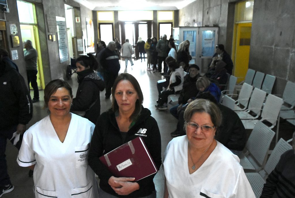 Las tres enfermeras que cuidaron y contaron el dinero de la paciente. 