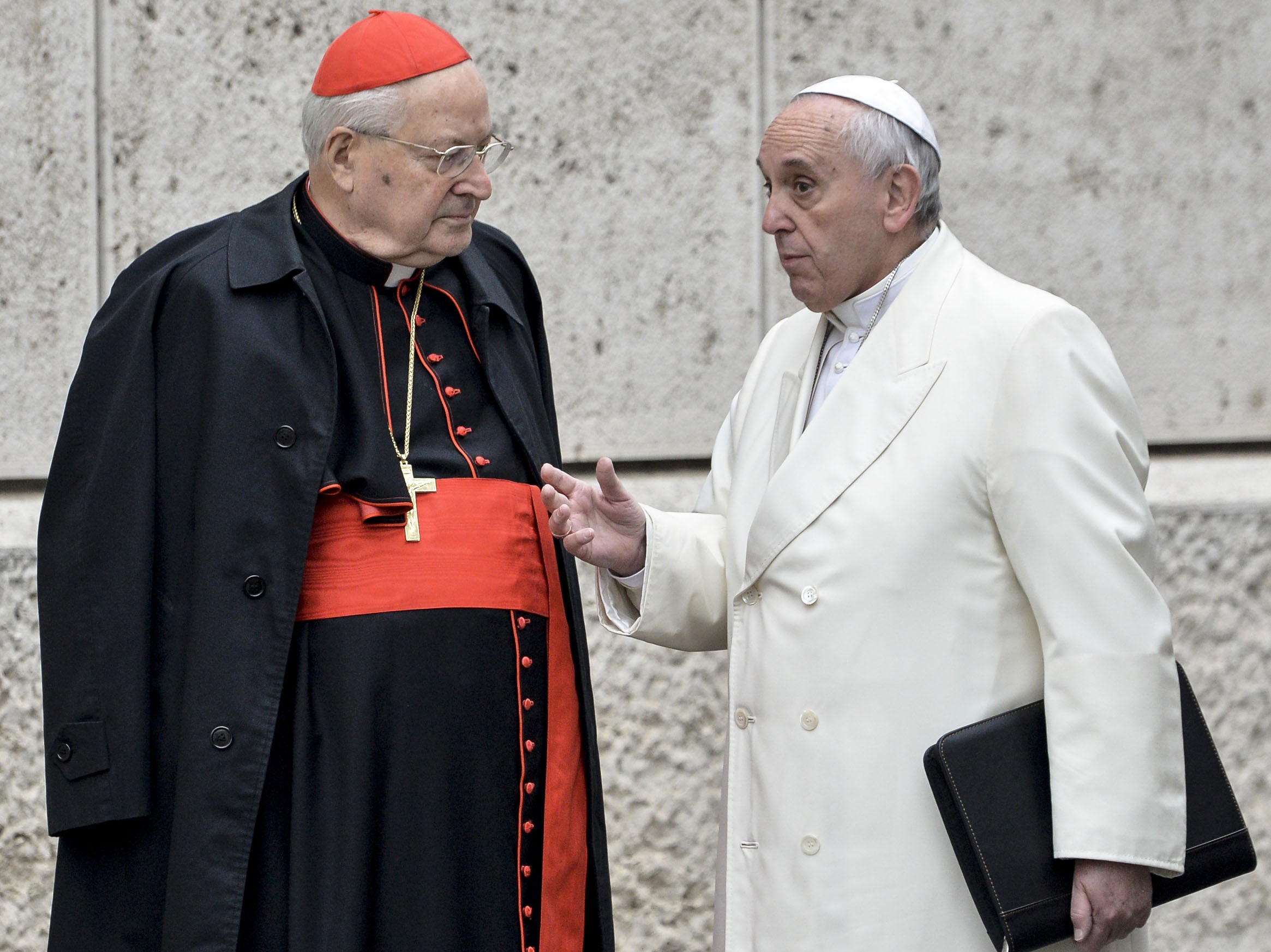Francisco con el cardenal Angelo Sodano. 