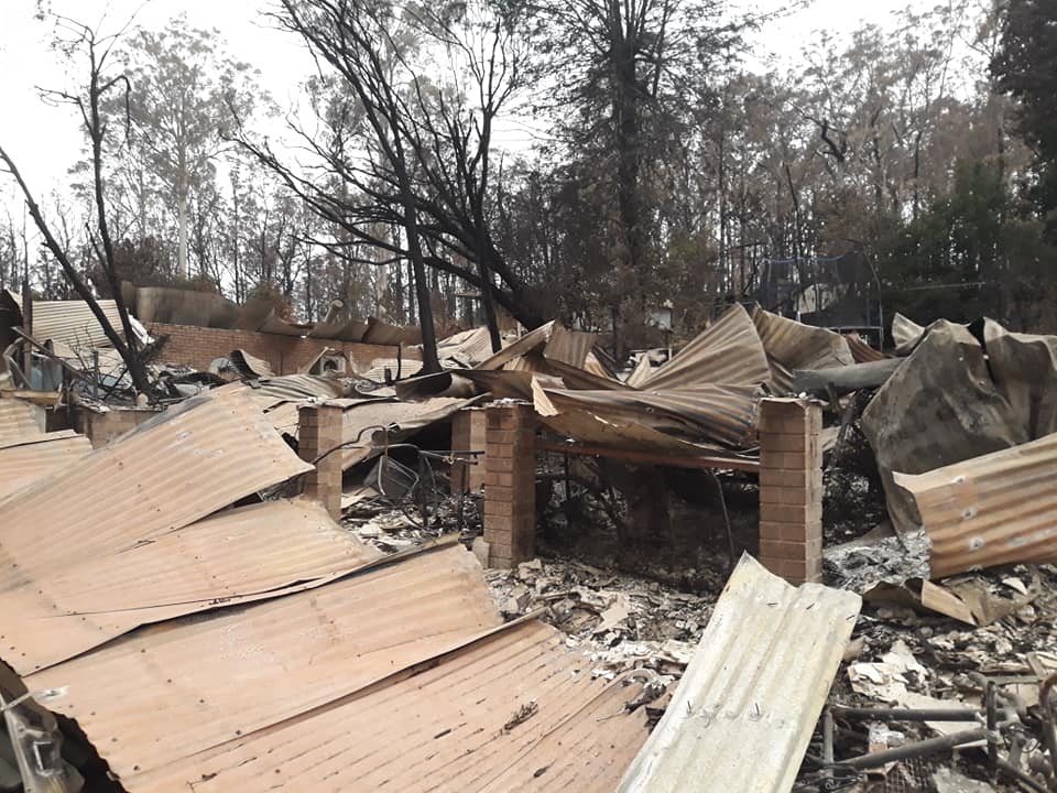 Negocios destrozados tras la catástrofe en el pueblo de Mogo, Nueva Gales del Sur.