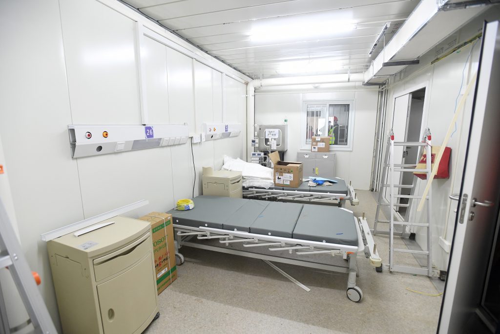 Construction of 1,000-bed temporary hospital completed in Wuhan, China