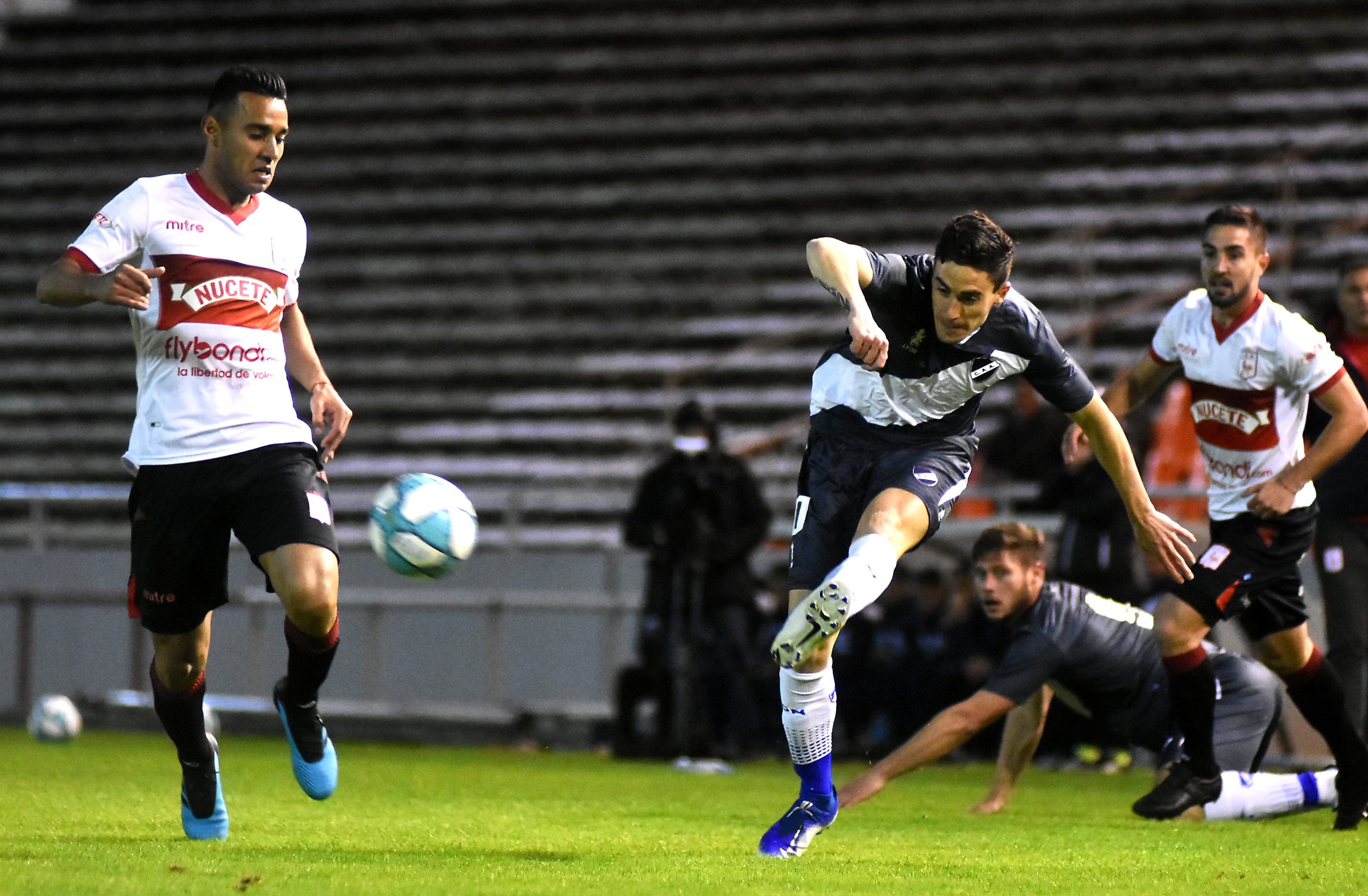 Lucero fue titular contra Morón (foto), Temperley y Ferro.