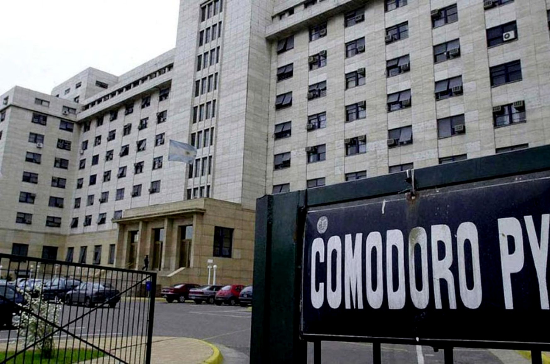 Comodoro Py alterado por una denuncia contra empresarios, dirigentes de  fútbol y un millonario « Diario La Capital de Mar del Plata