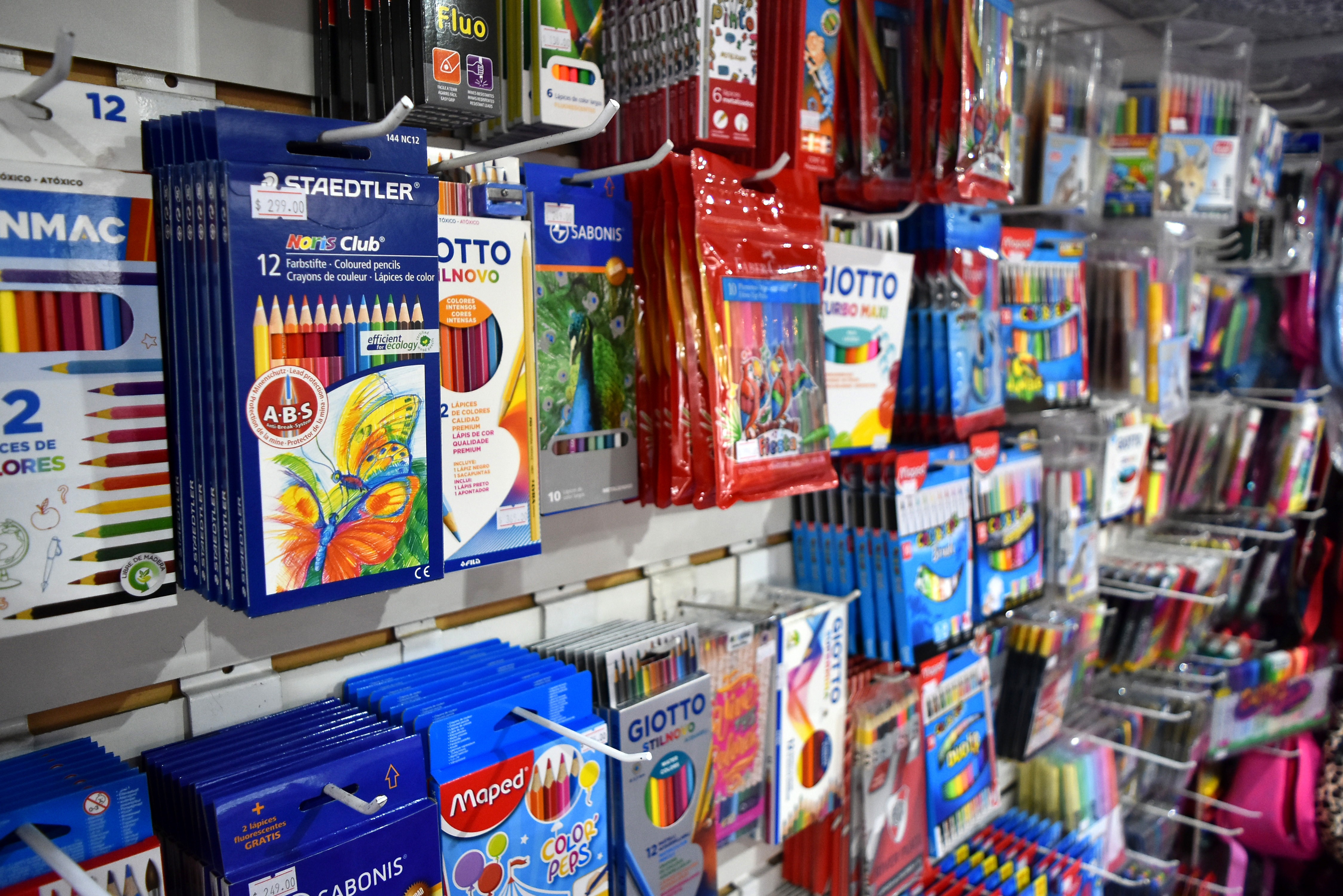 Resultado de imagen de El Gobierno oficializó la canasta escolar a Precios Cuidados