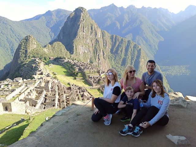 El paso de la familia Mayordomo por las ruinas de Machu Picchu, en Cusco, antes de quedar "varados" en Lima. 