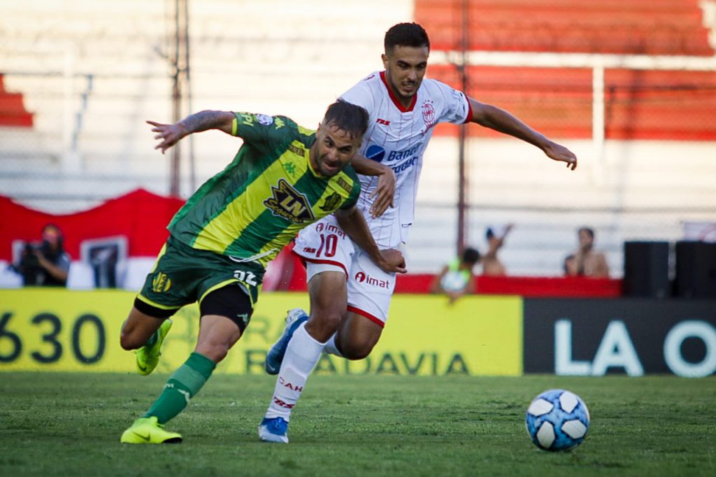 Pablo Becker hizo un gol frente a Huracán, poco después de haber ingresado en el complemento.