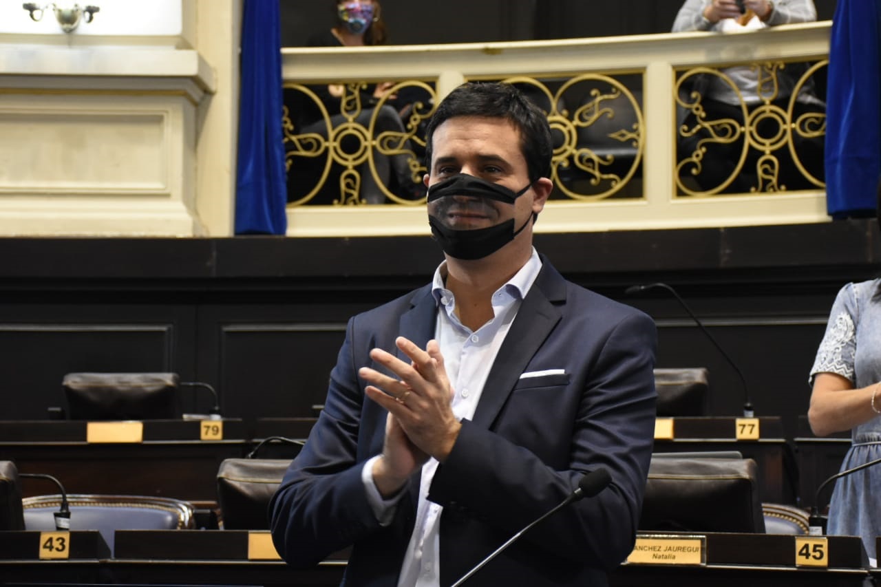 Diputado Maximiliano Abad.
