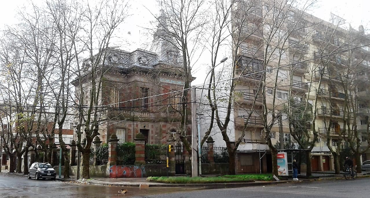  En la actualidad sólo queda uno de los tres chalets levantados en 1909 como residencias de veraneo. 