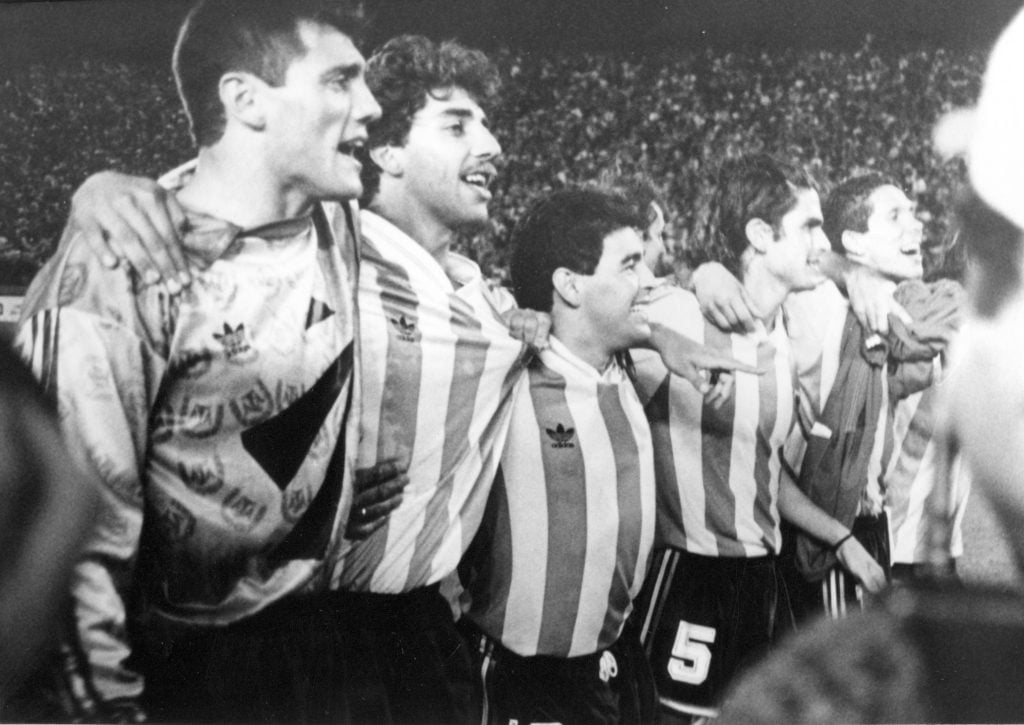 Goycoechea, Vázquez, Maradona, Mancuso y Simeone en la celebración.