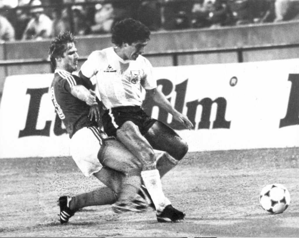 Maradona, ante Checoslovaquia. 