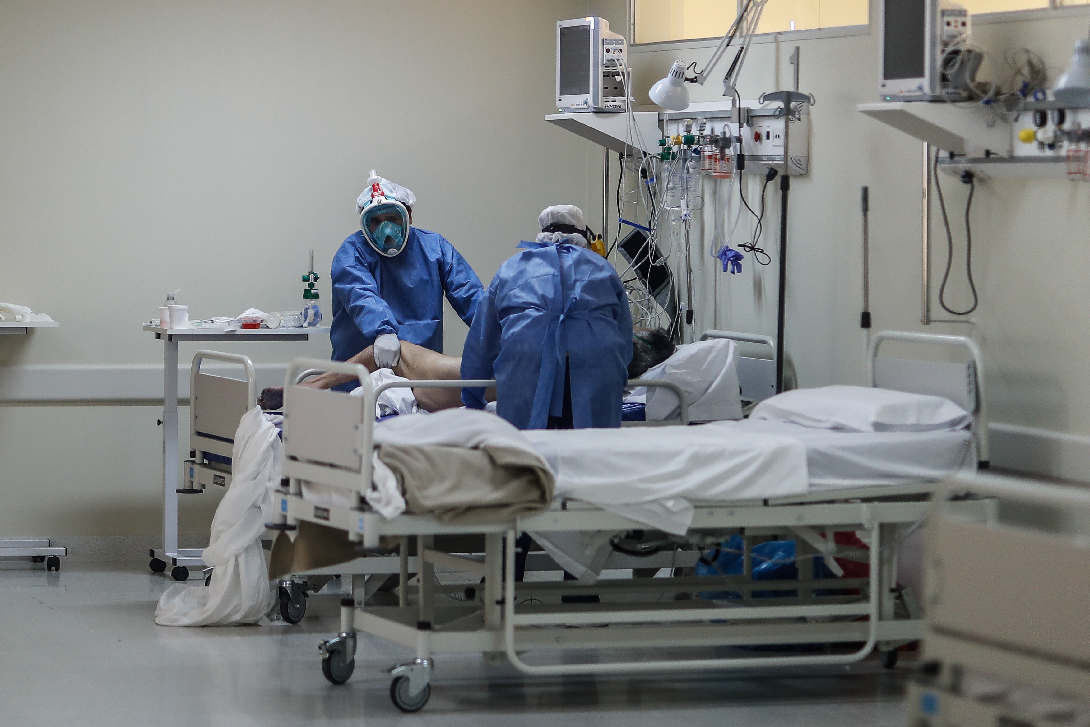 La ardua labor médica de los hospitales de Buenos Aires, foco de la pandemia en Argentina