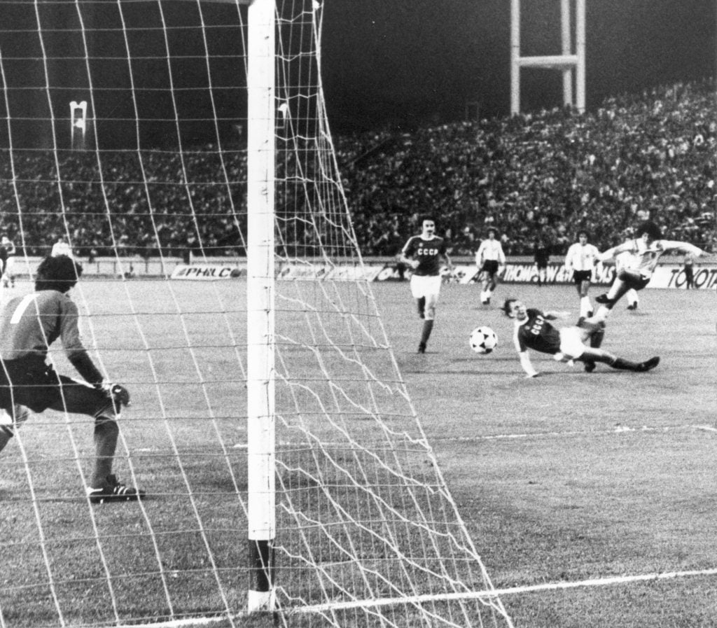 El gol de Diego ante Unión Soviética.