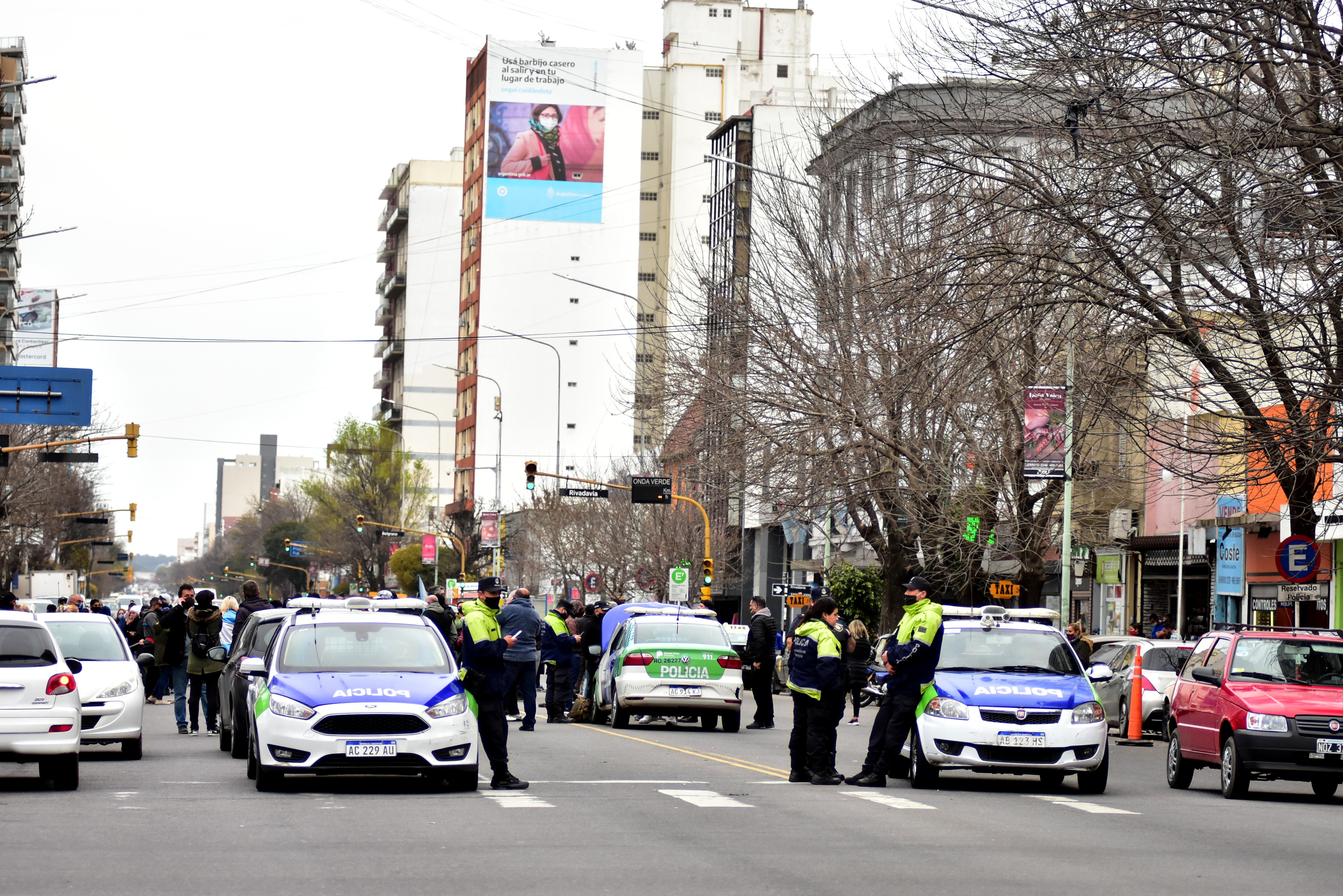 El reclamo de la Policía Bonaerense se realizó en Independencia, entre San Martín y Rivadavia.