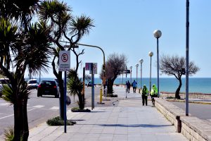 La cuarentena vació las calles y la costa.