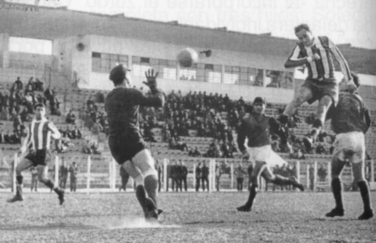Espectacular salto de Marcelino Cornejo, símbolo de Quilmes y uno de los mejores de la historia en la Liga Marplatense.