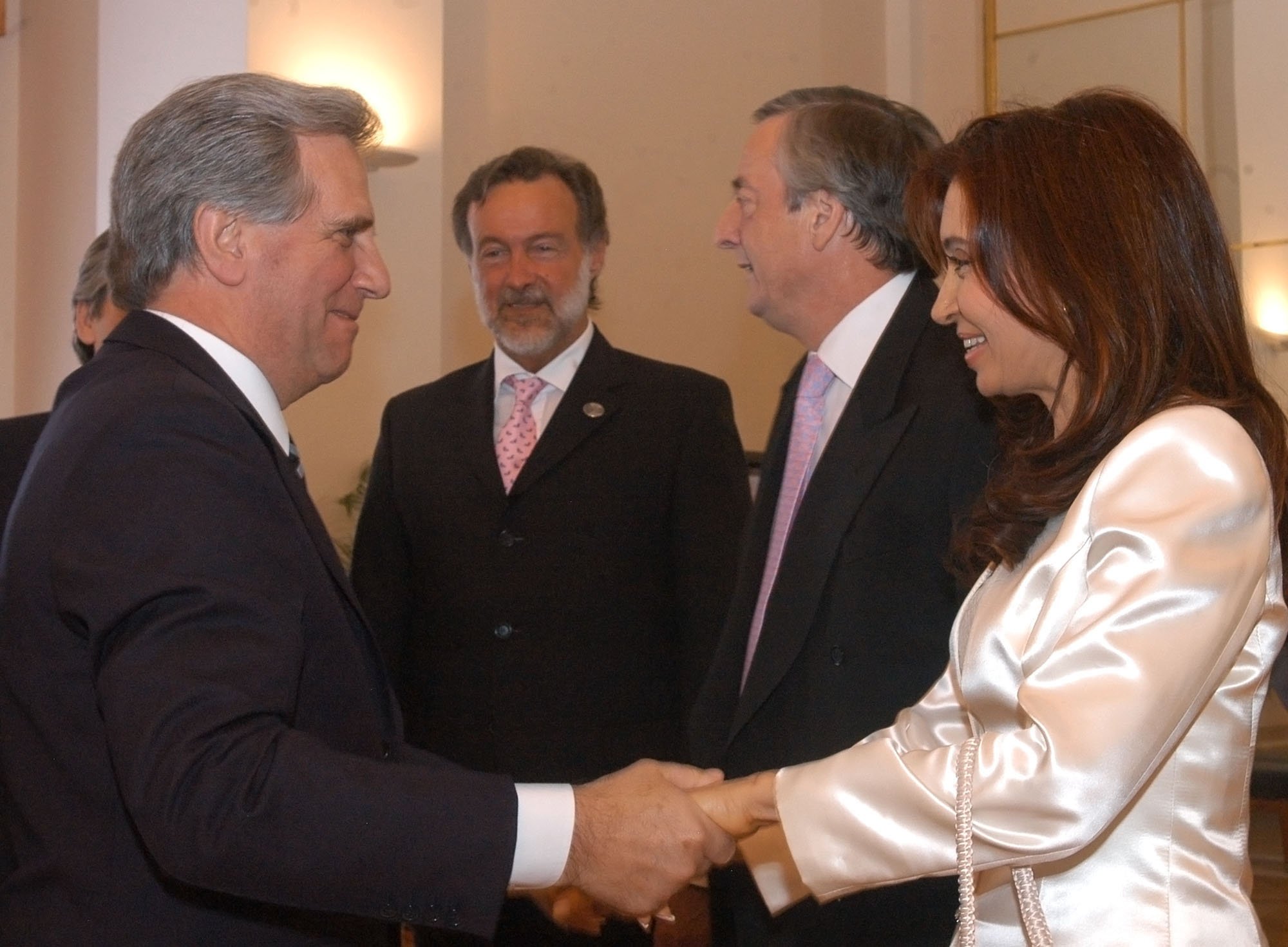 Cristina Kirchner saluda a Tabaré Vázquez
