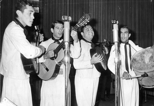 “Los Chalchaleros actuando en LU9 en febrero de 1968. Foto del recordado Manuel Alí (Alito)”. Fredy Caporal.