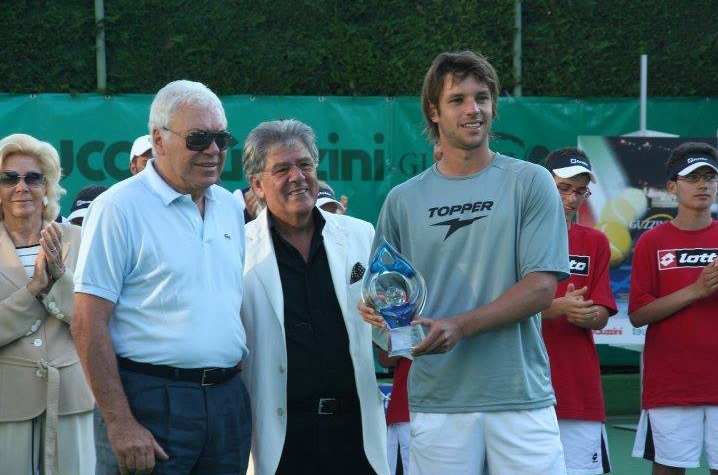 En el año 2008 conquistó su primer título Challenger en singles, en el torneo de Recanati (Italia).