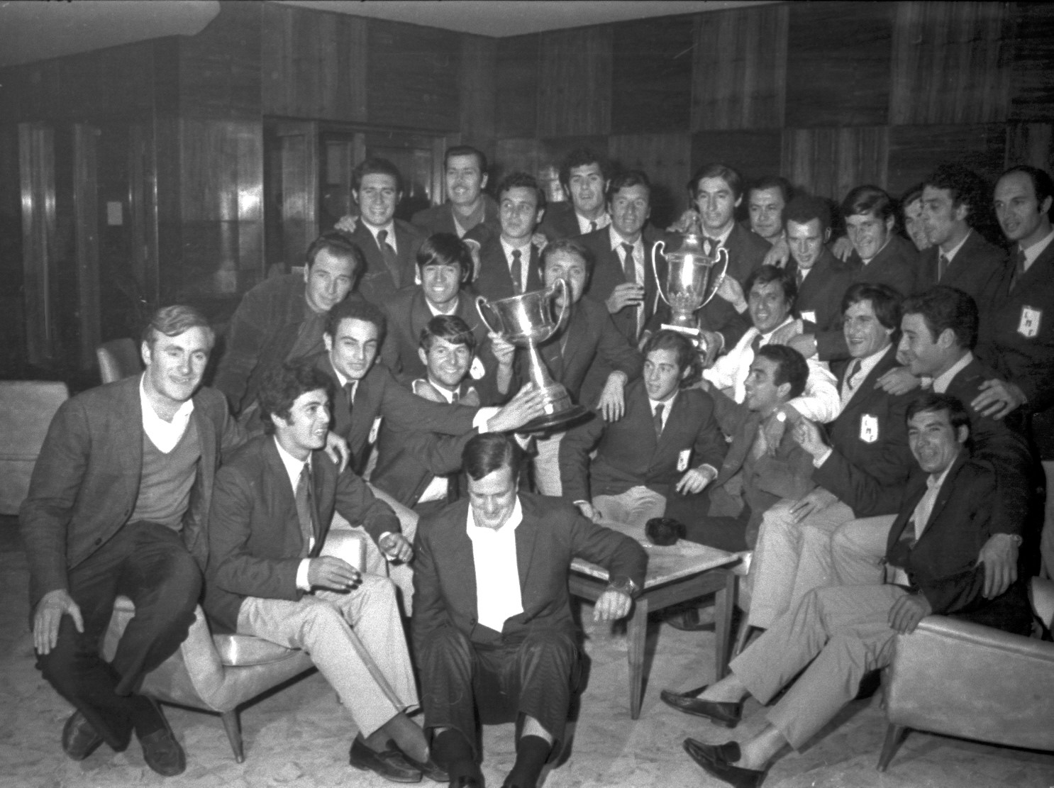 La celebración del plantel campeón de Mar del Plata en el Hotel Iruña.
