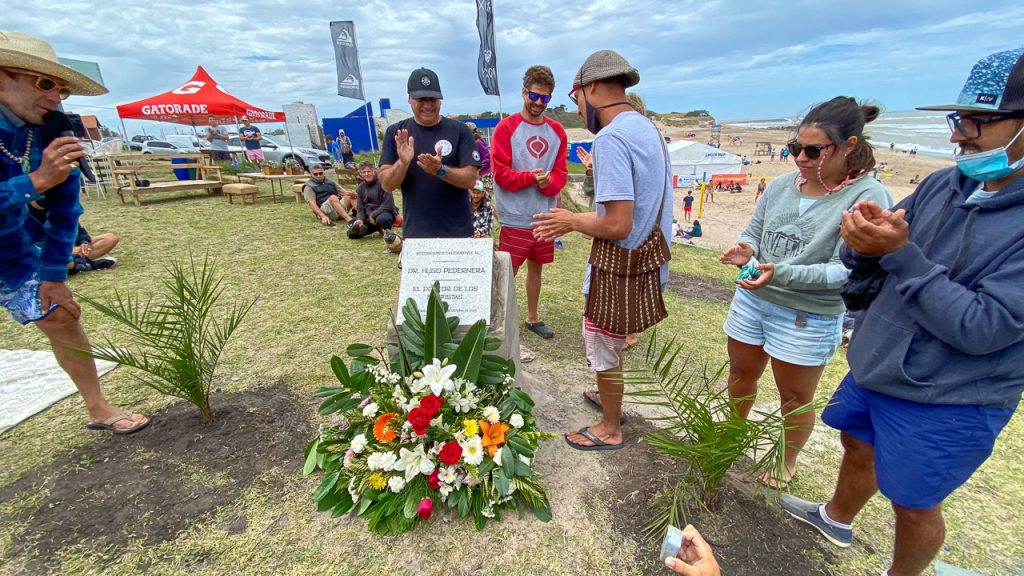 El emotivo homenaje al médico Hugo Pedernera, fallecido hace dos meses mientras surfeaba en esa playa, fue el broche de oro al evento.