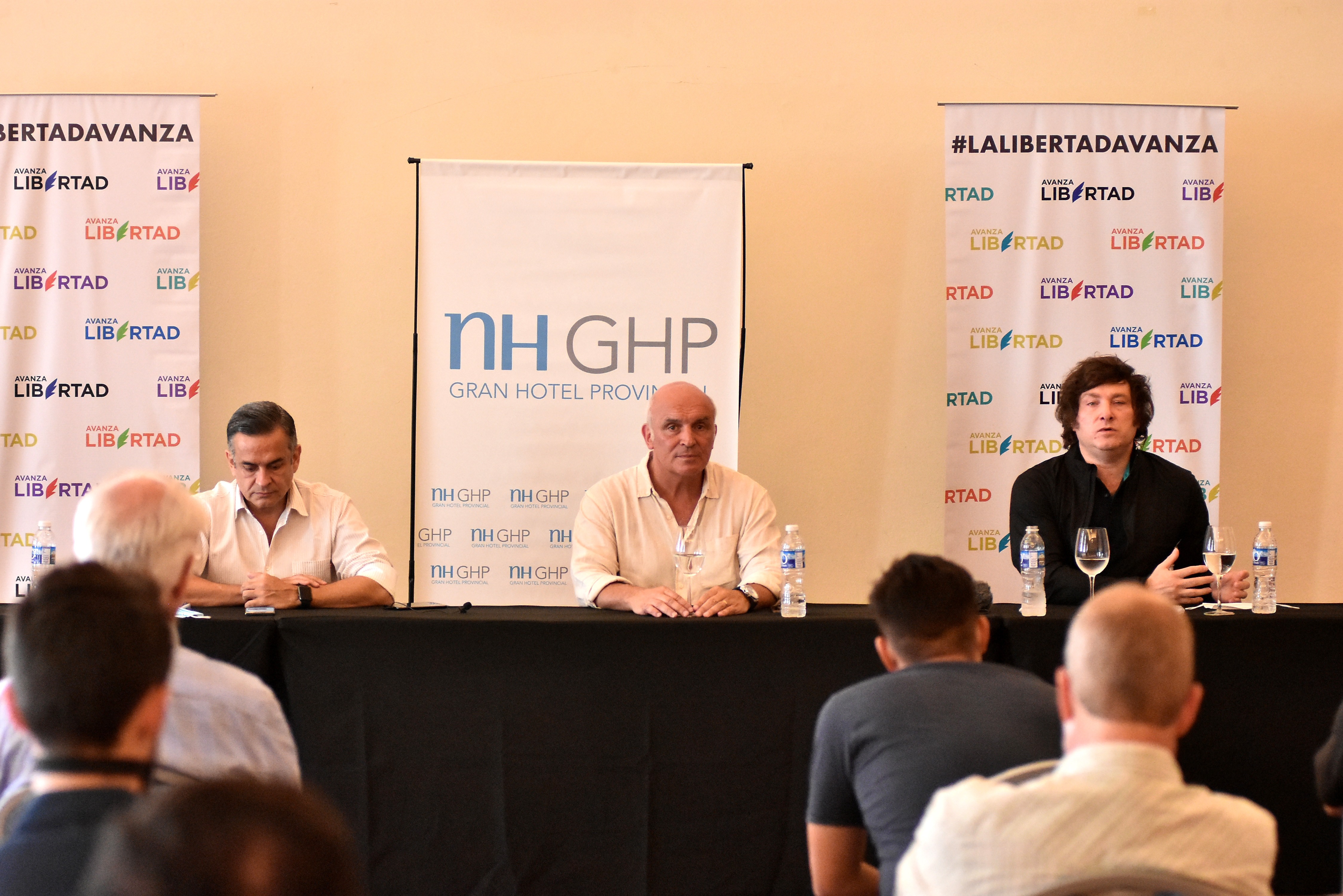 Rosales, Espert y Milei en el NH Gran Hotel Provincial.