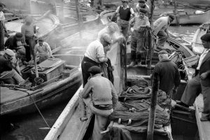 annemarie-heinrich-pescadores-de-mar-del-plata-1950-48-x-48-cm_50723066492_o