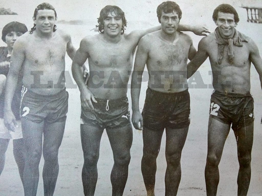 Diego sonríe junto a sus compañeros García, Carrizo y Magallanes. Ese día supo que iba a jugar en Boca.