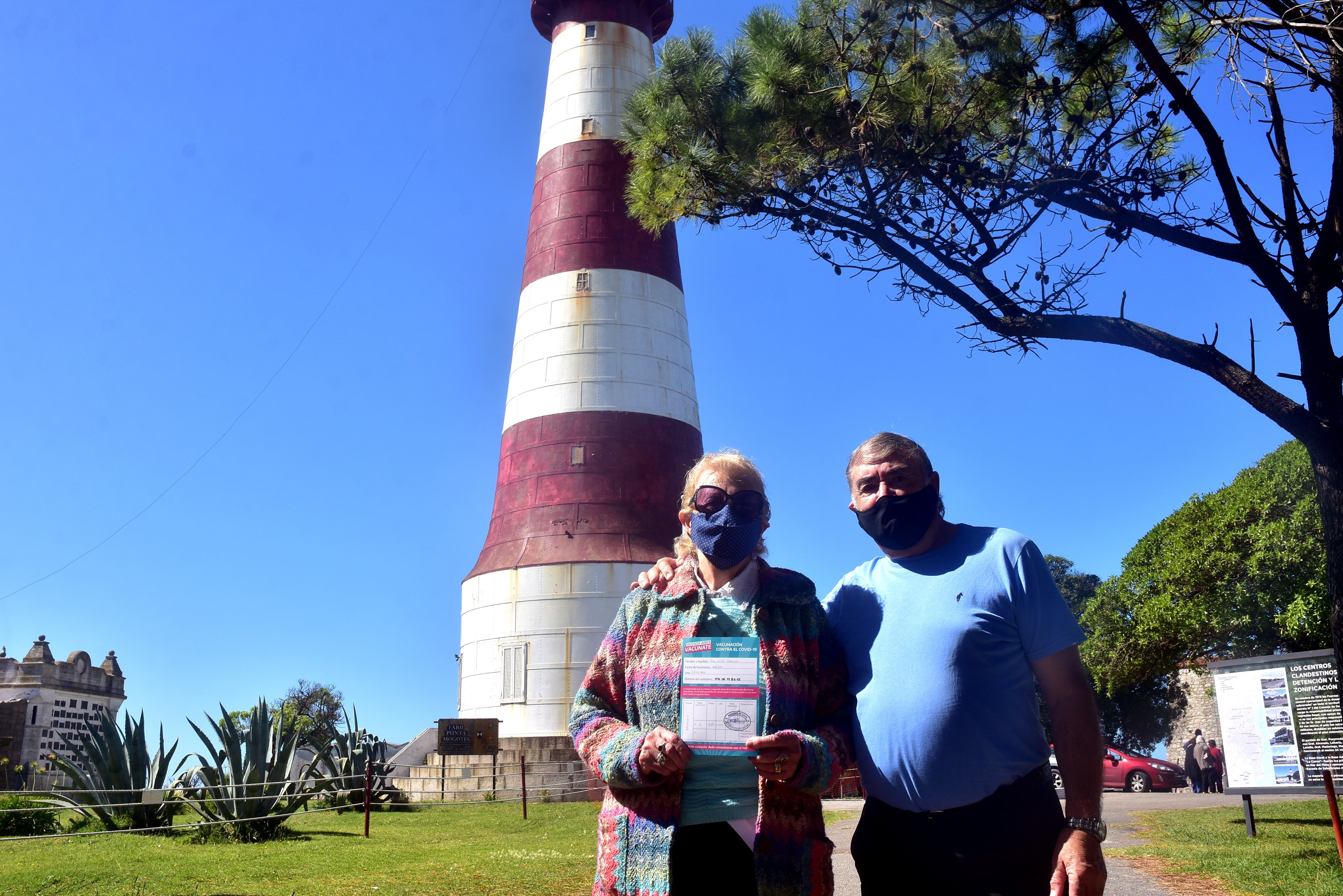 En el faro se inocula contra el coronavirus. 