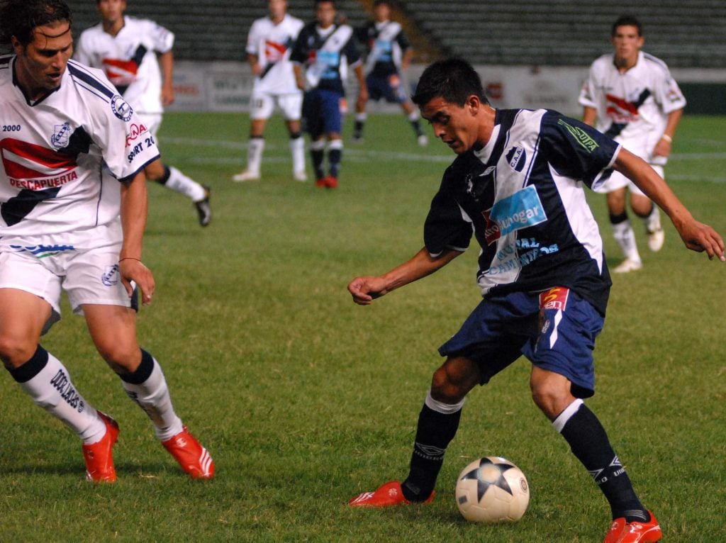 Ceballos, ídolo de Alvarado, debutará en el fútbol local para Urquiza.
