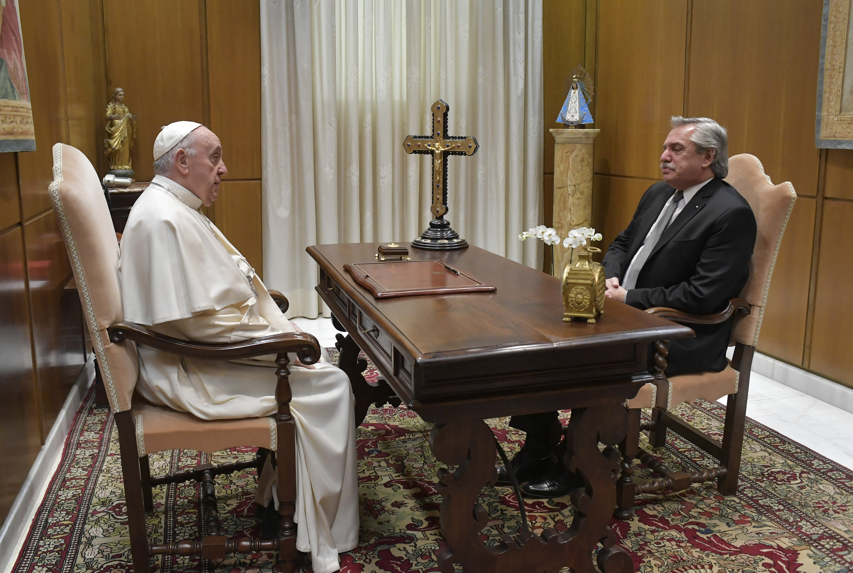 El presidente Alberto Fernández se reunió durante 25 minutos con el papa Francisco en el Vaticano. 