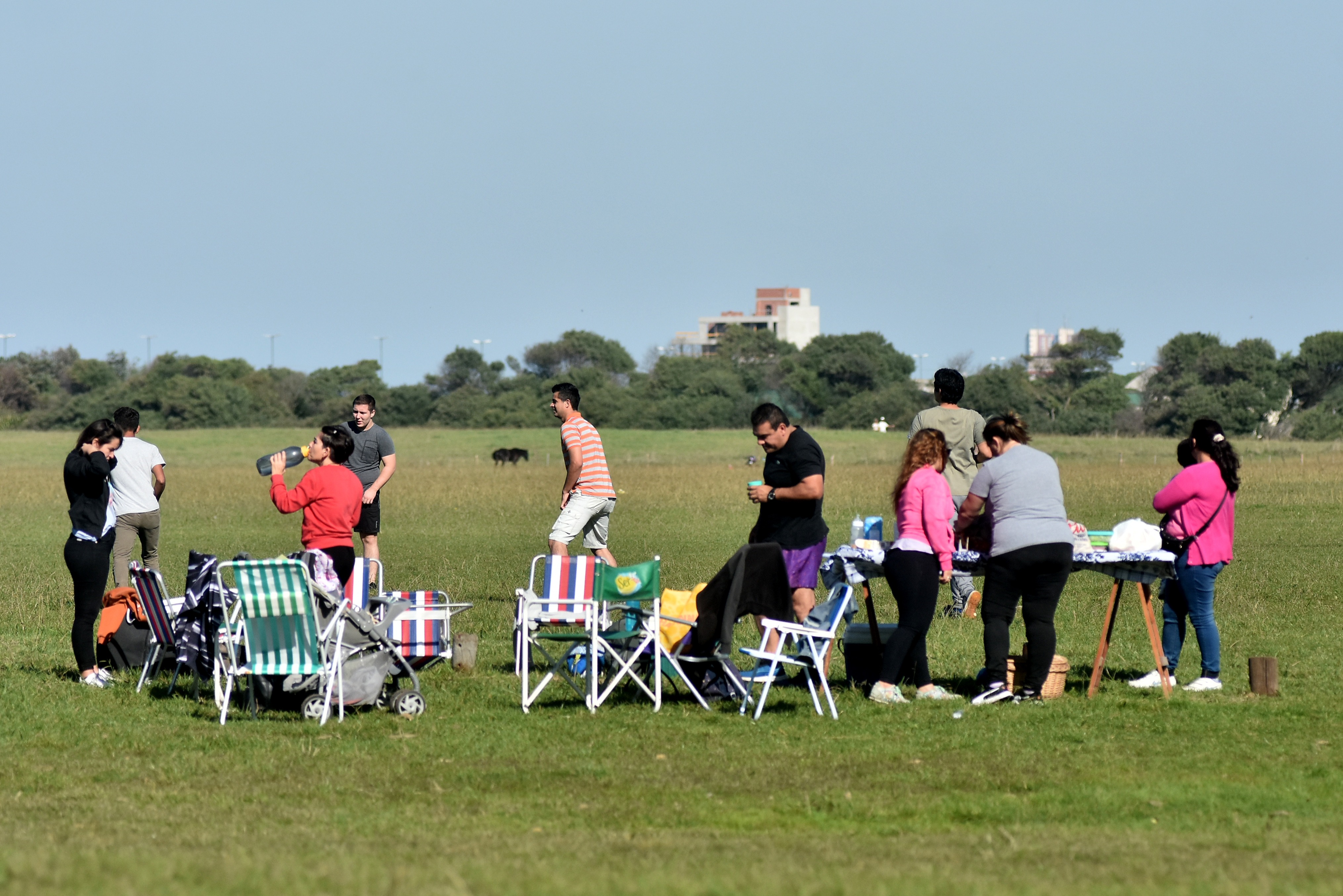El tradicional asado, en el Parque Camet, para celebrar el Día del Trabajador.