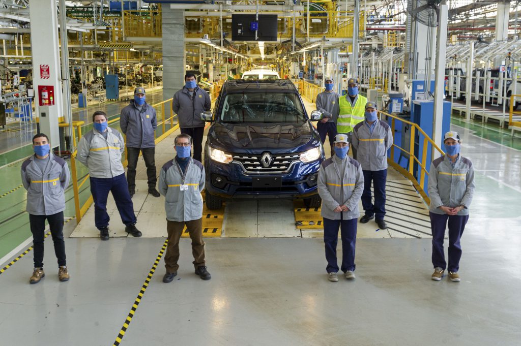  La automotriz Renault iniciará en 2022 la exportación a mercados de la región de la pick up Alaskan, que produce en su planta cordobesa de Santa Isabel.