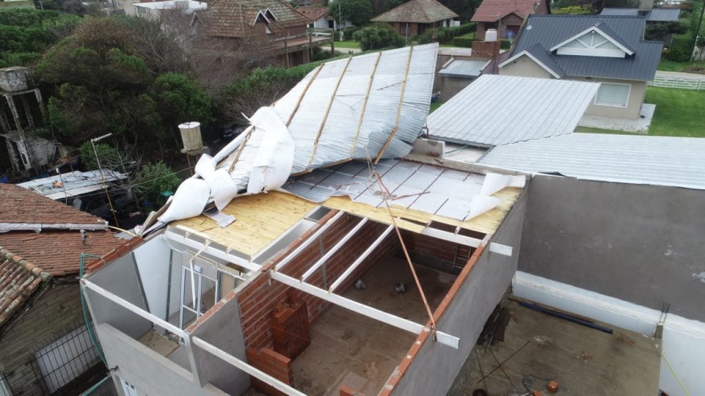 Temporal: El Fuerte Viento Voló El Techo De Una Vivienda « Diario La ...