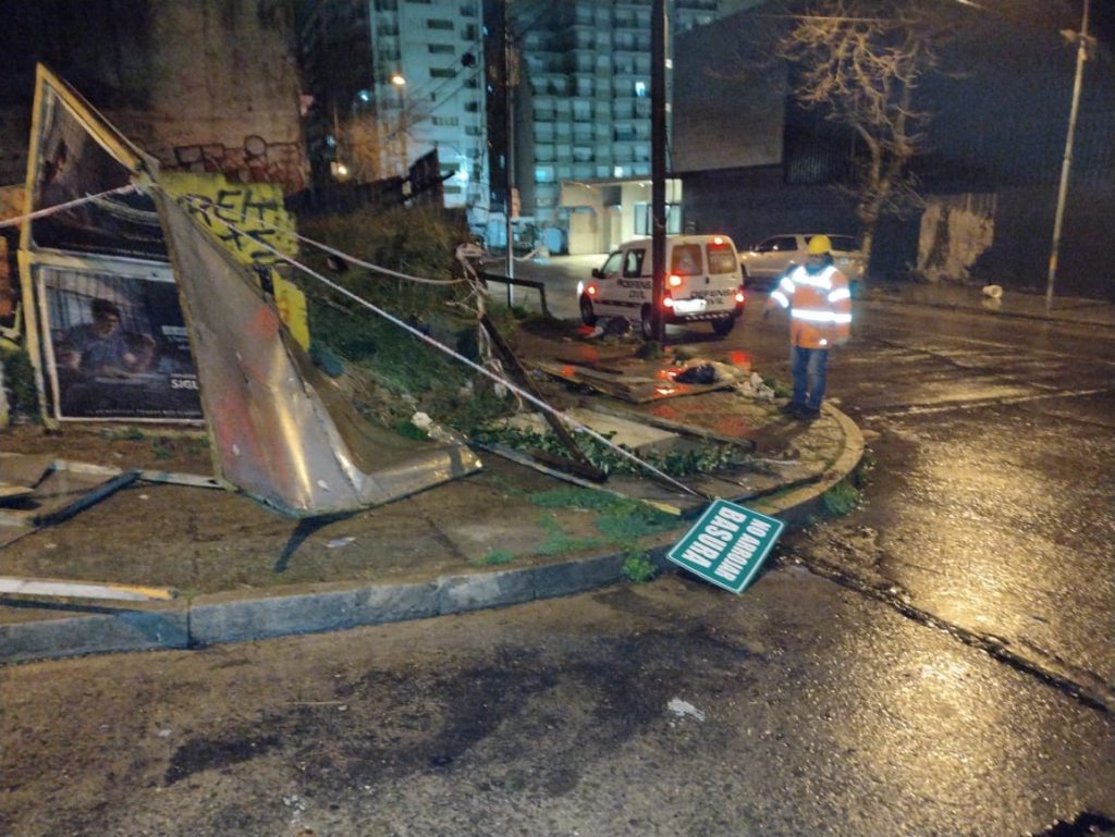 Barrios sin luz, destrozos y familias asistidas, el feroz efecto del viento y la lluvia en Mar del Plata « Diario La Capital de Mar del Plata