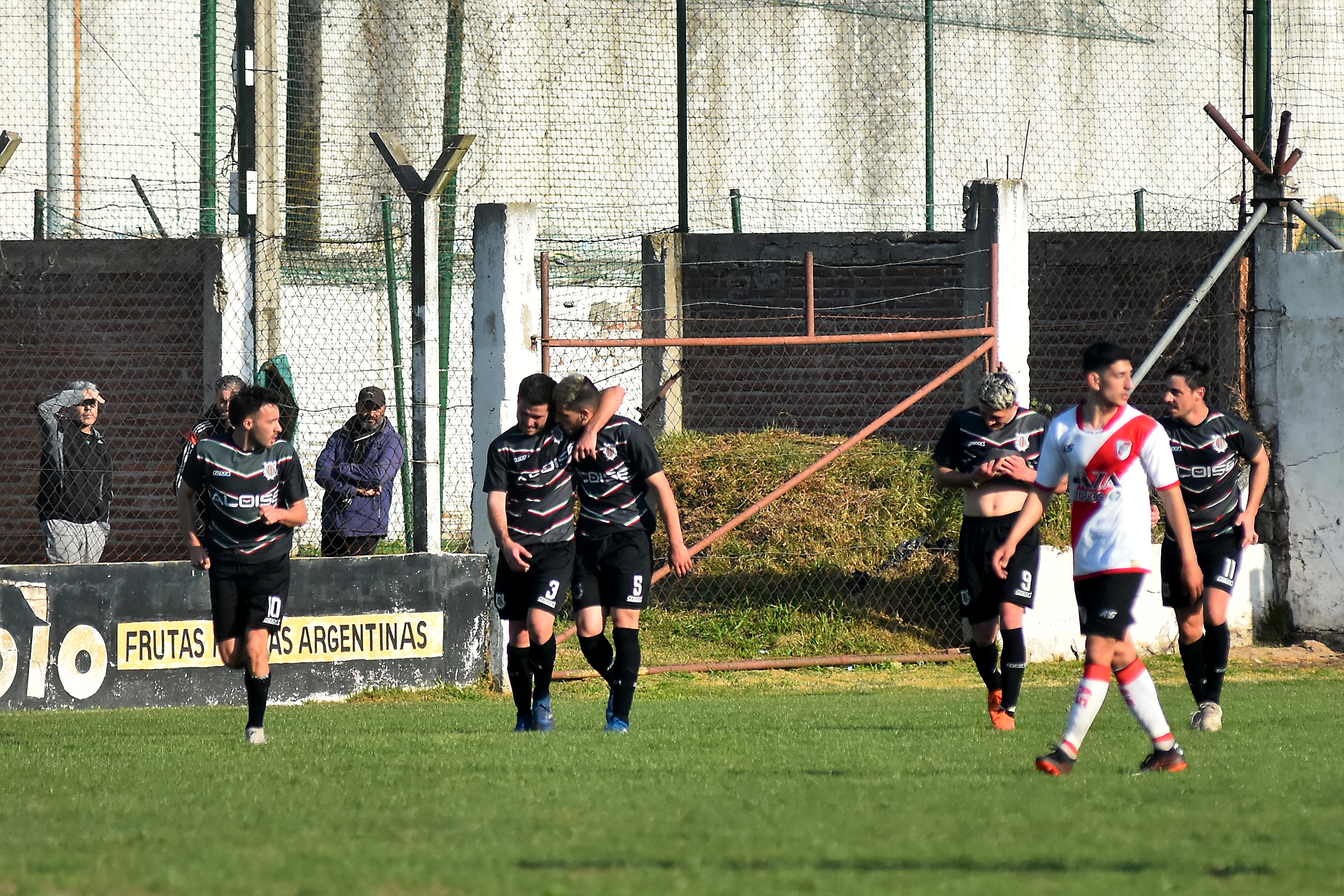 Argentino de Quilmes ganó y quedó como escolta del líder Talleres