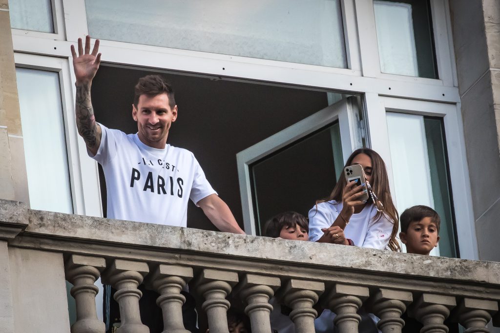 Lionel Messi Arrives To Paris
