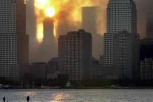 ****inte1Smoke from the destroyed World Trade Center rises over the southern end of New York City's Manhattan Island nearly blocking the sunrise as seen from Jersey City, New Jersey in the early morning, 12 September, 2001. Terrorists hijacked two commercial airliners and crashed them into each of the towers of the Trade Center.    AFP PHOTO/Tannen Maury****