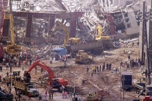 ****inte1Rescue workers remove debris and search for survivors in the area near the World Trade Center 13 September 2001, in New York. The World Trade Center was destroyed 11 September 2001 by terrorist in hijacked commercial aircraft.  AFP PHOTO Roberto SCHMIDT****