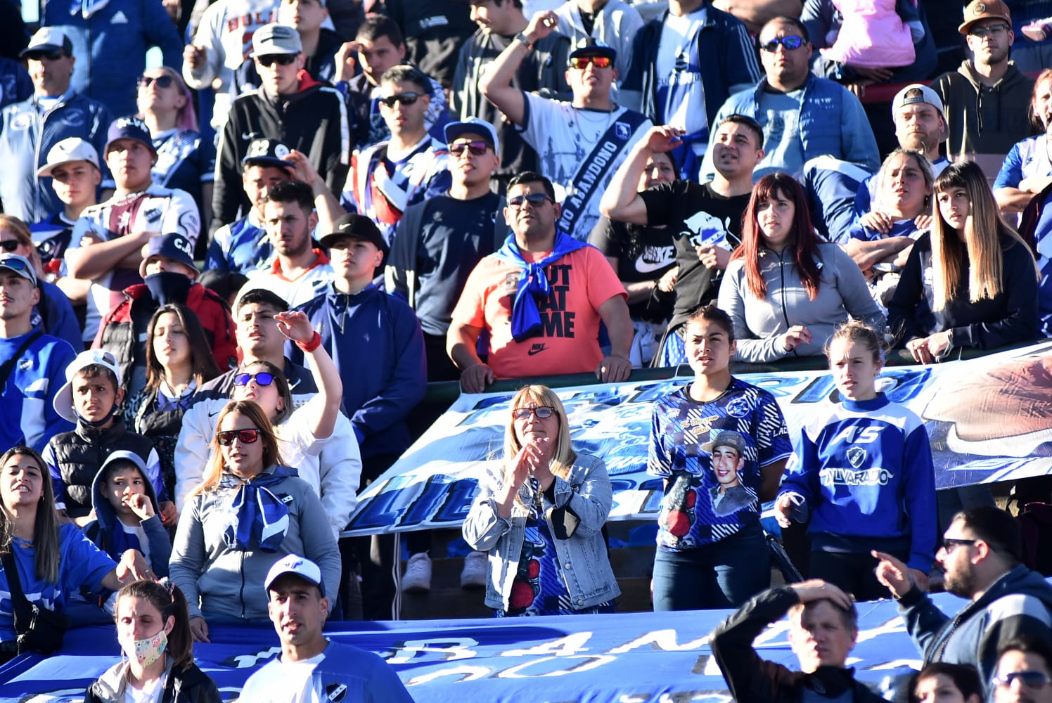 Hay Foto Y Hay Video Los Hinchas De Alvarado Volvieron A Ver A Su Equipo Diario La Capital De 2962