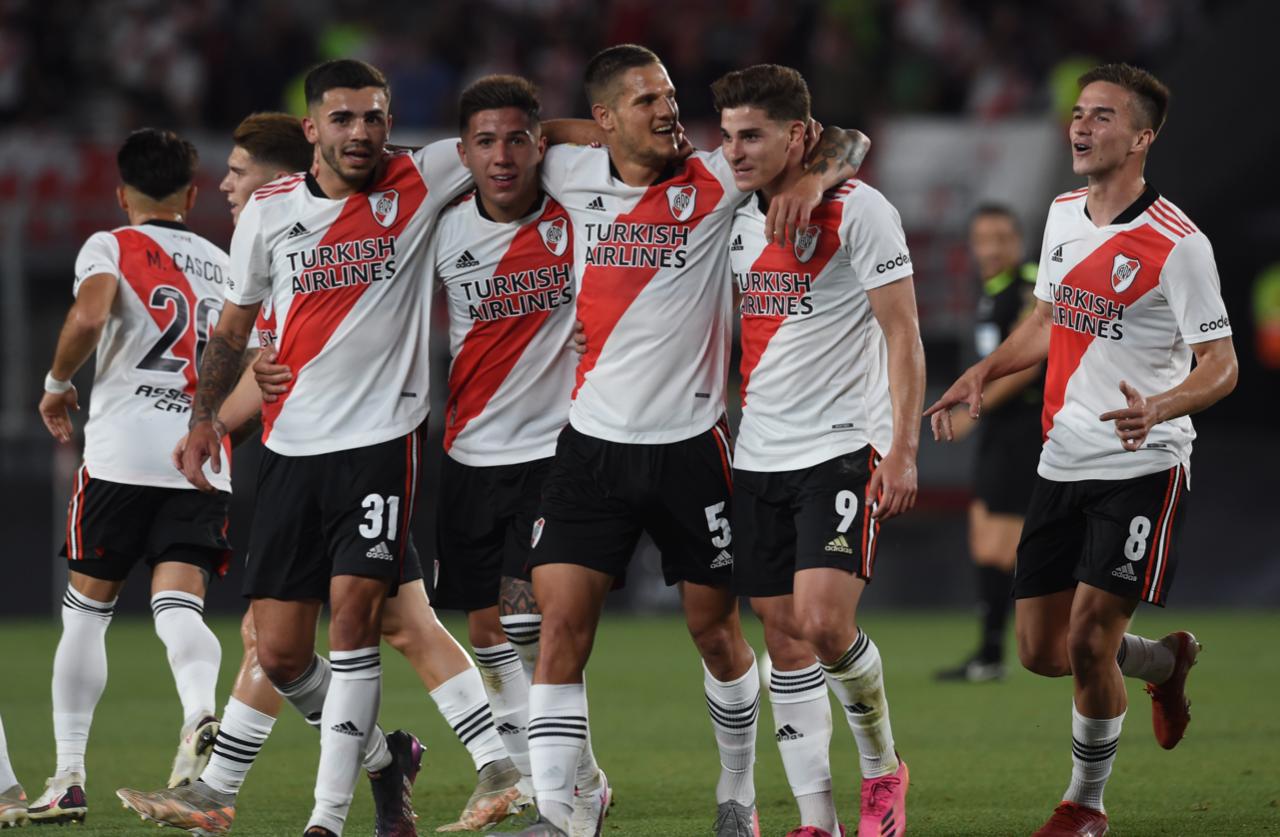 Argentino de Quilmes goleó y es escolta del campeón Talleres