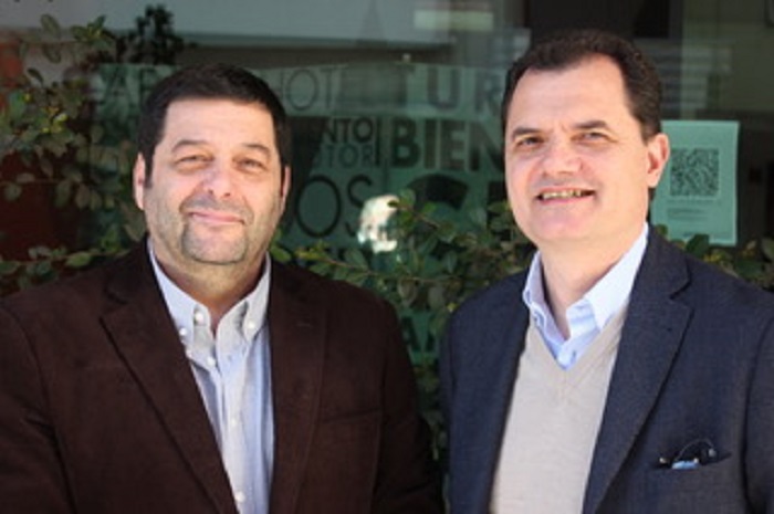 El marplatense Alberto Becchi (izq.) y el brasileño Fabio Porta, los denunciantes del fraude electoral que se ha convertido en un escándalo político en Italia.