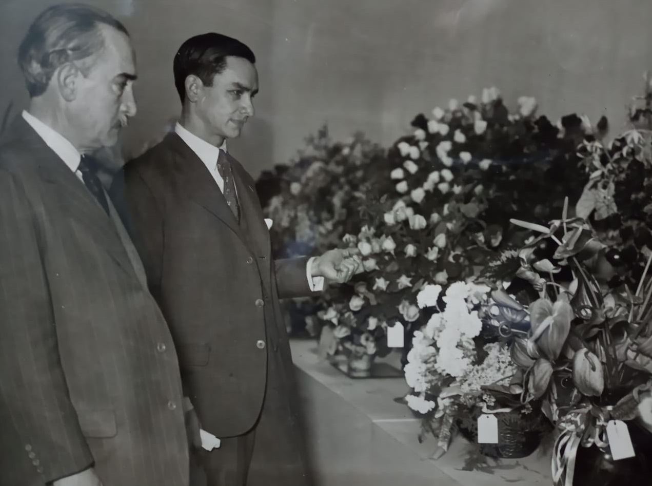 A la izquierda, Francisco José Chauvin, jurado de un concurso de arreglos florales. Foto tomada diez meses antes de su fallecimiento.