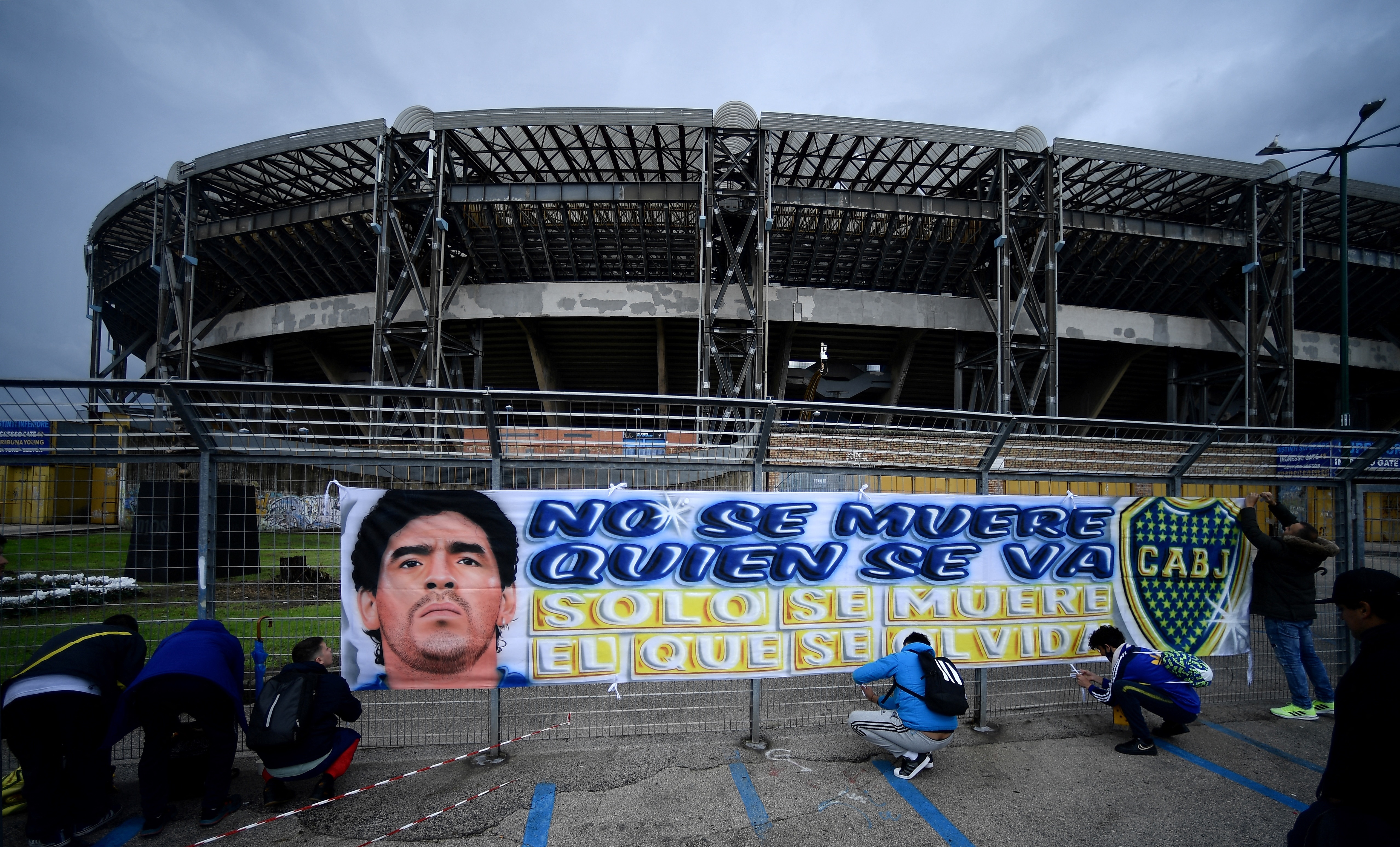 Una N poles emocionada record a Maradona con una caravana de