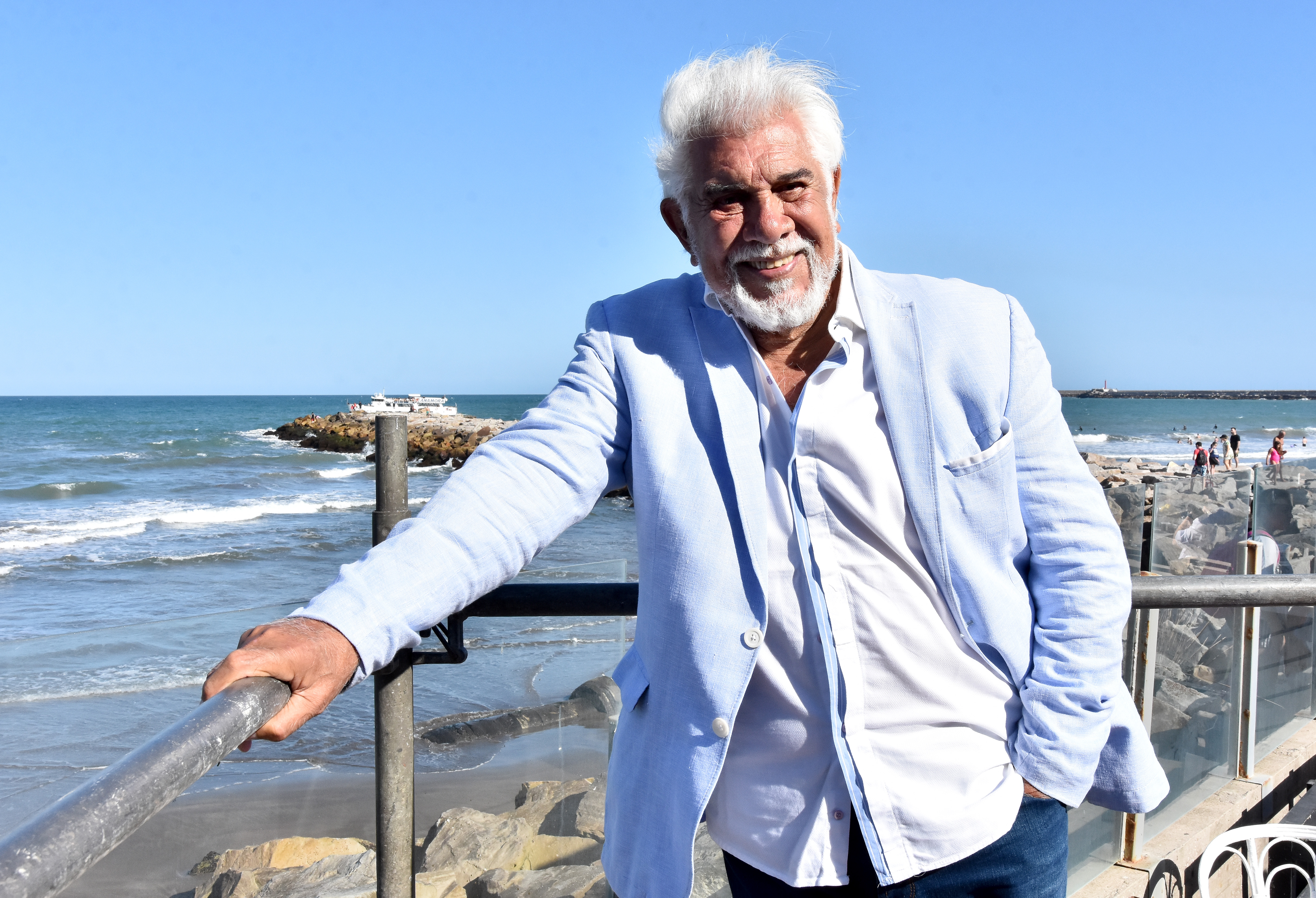 Raúl Lavié.