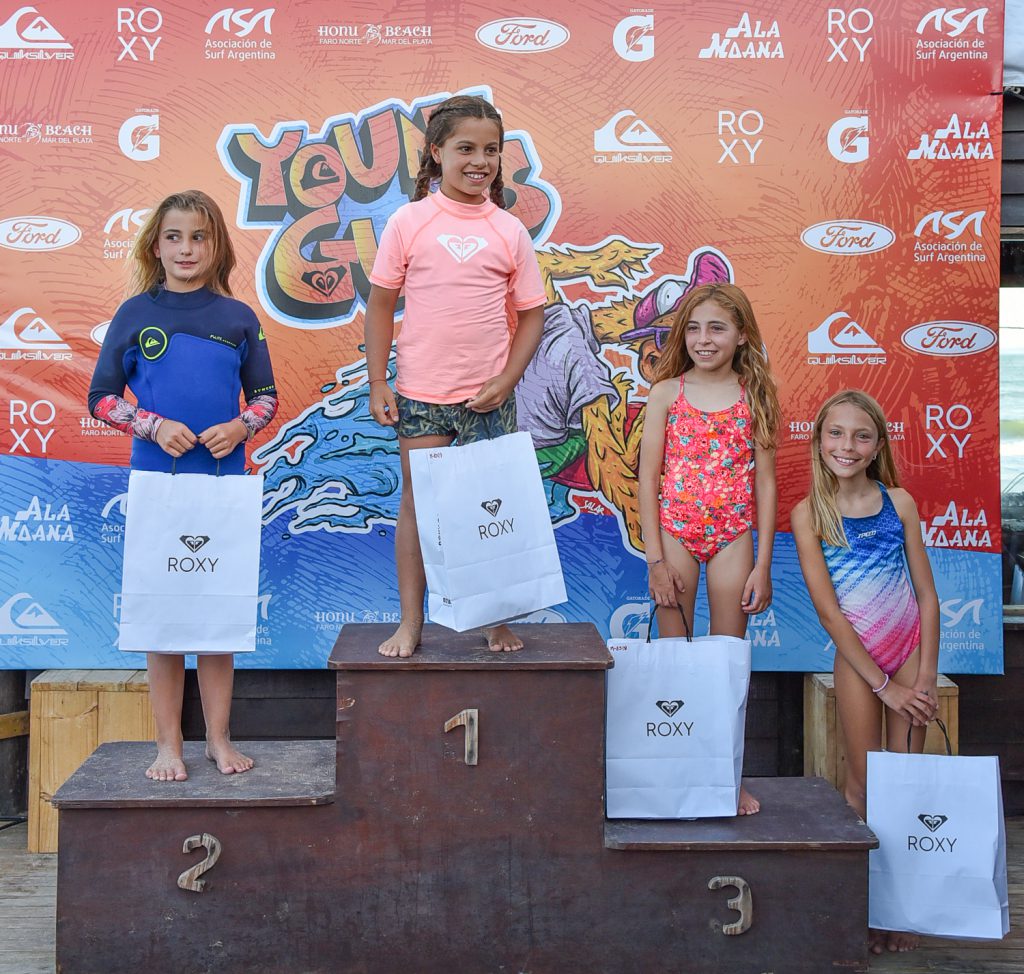El podio de las Espumeras, menores de 10 que se meten al mar con la asistencia de un adulto.