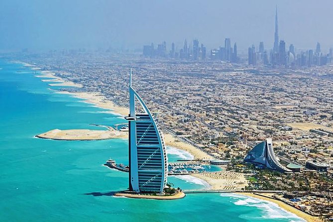 El descubrimiento de petróleo en la actual capital de los Emiratos Árabes Unidos dio paso a una sustancial transformación en las últimas décadas.