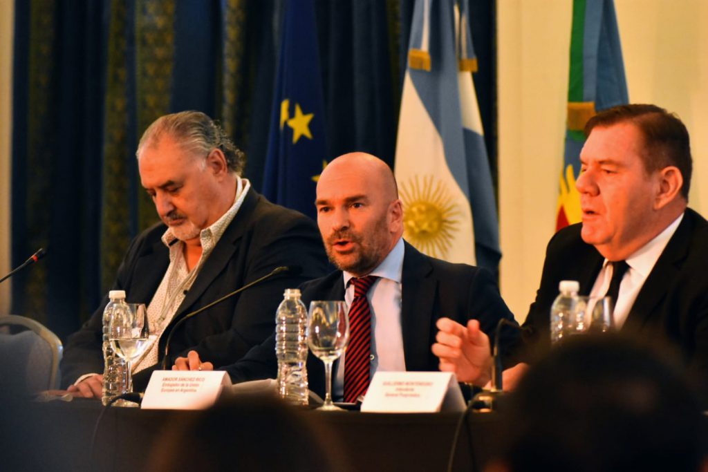Amador Sanchez Rico, embajador de la Unión Europea en Argentina, junto a Guillermo Montenegro y Alfredo Lazzeretti.