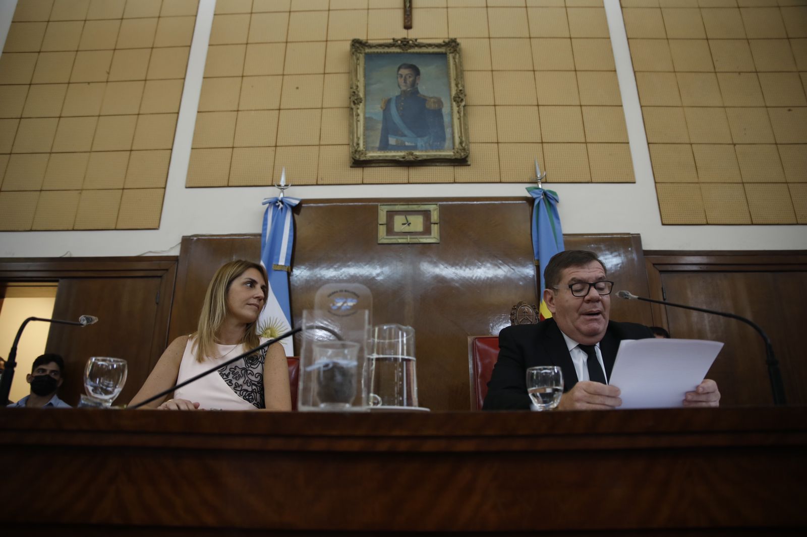 La presidenta del Concejo, Marina Sánchez Herrero, junto al intendente Guillermo Montenegro, en la inauguración de sesiones. 
